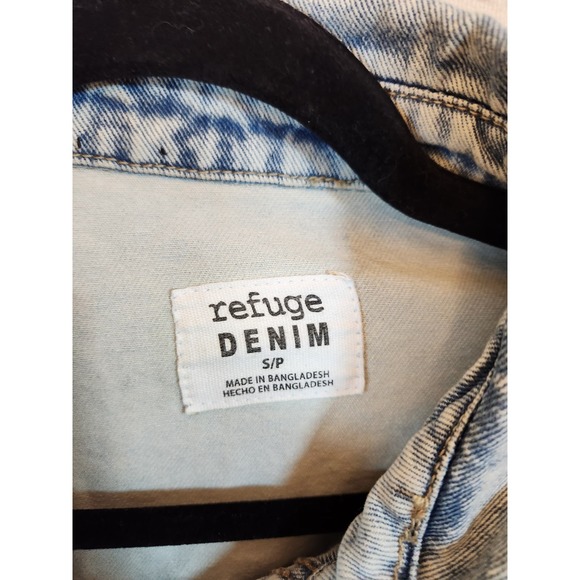 Refuge Women's Light Wash‎ Long Sleeve Denim Button Front Jean Jacket Size S NWT - Picture 3 of 5